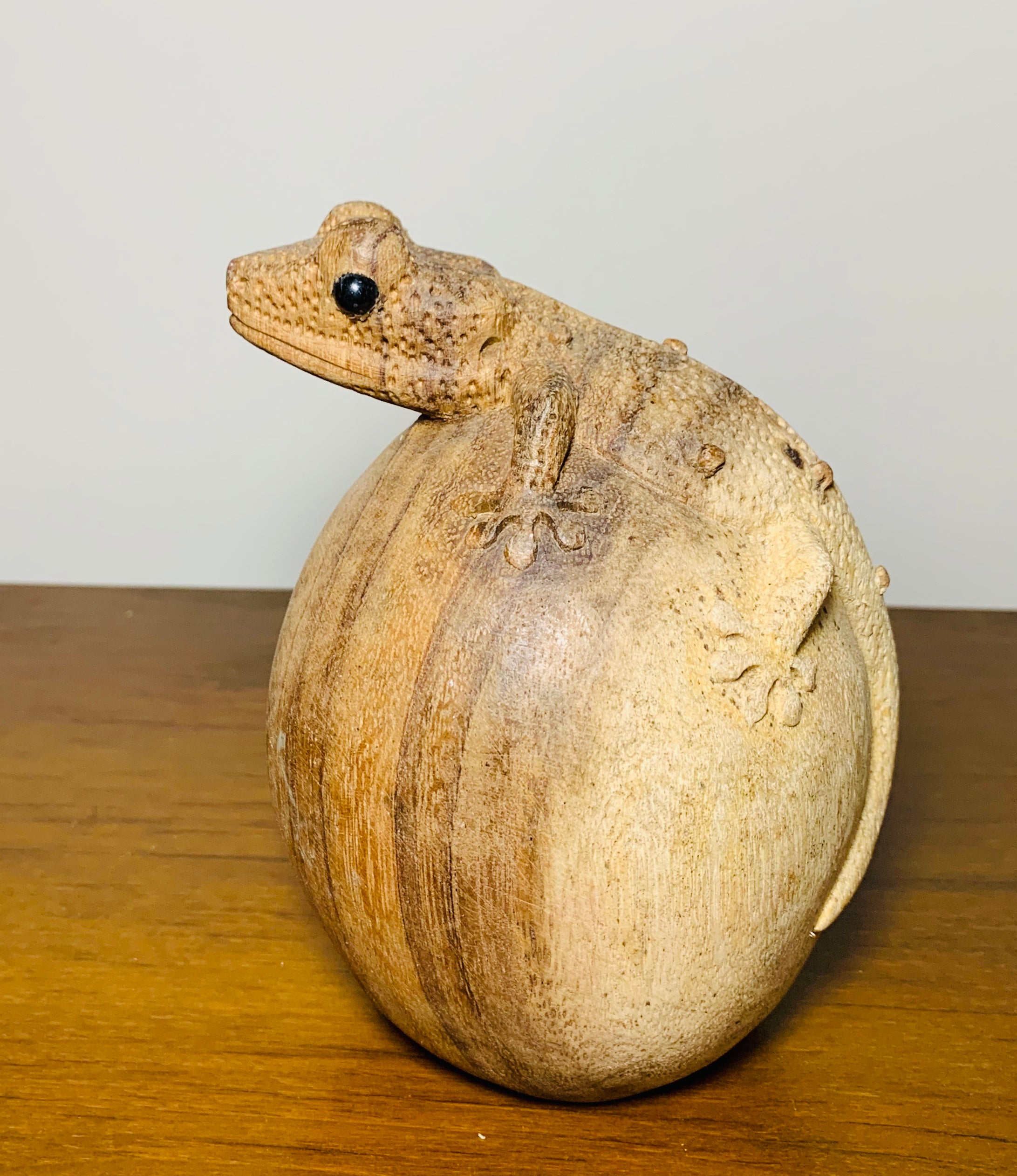 Gecko on Egg - Various Sizes